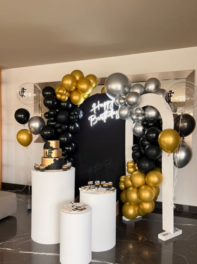 Arco de globos 4mts  + mobiliario